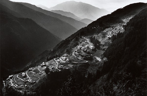 「下栗の里全景(長野県下伊那郡上村下栗 1999.12.13)」