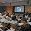 トークショーを開催。聞き手は周南市美術博物館有田館長